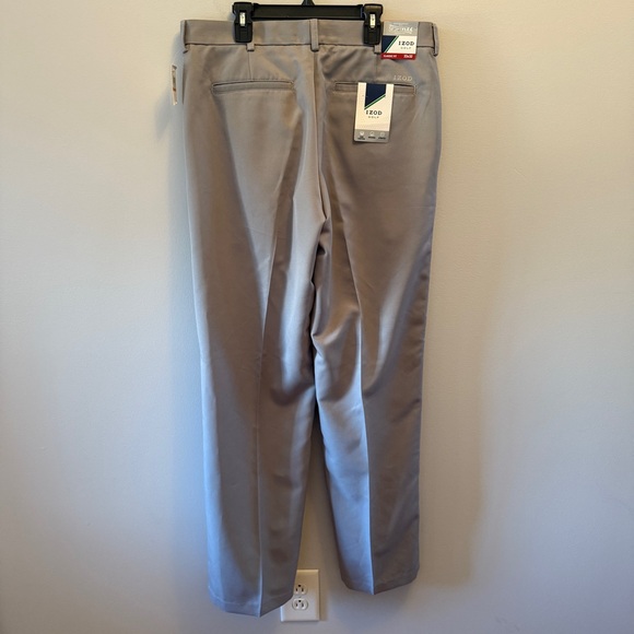 Izod Golf Pants Grey NWT Size 33x32 - Picture 4 of 4